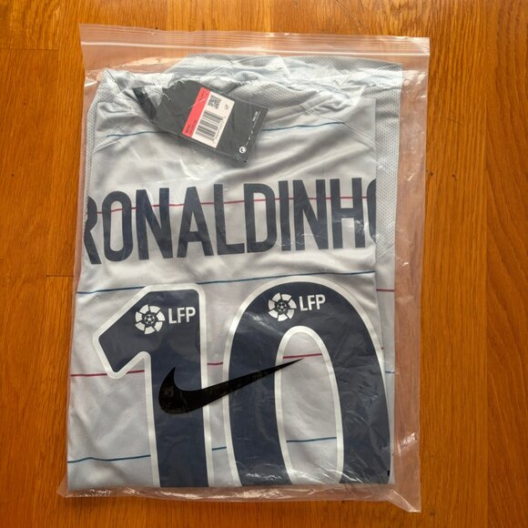 Retro Barcelona 2003/2004 Away Jersey – Ronaldinho – Size L – New - Picture 4 of 4